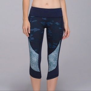 Lululemon Athletica Wunder Under Camo Crop Oil Slick Capris Crops Blue